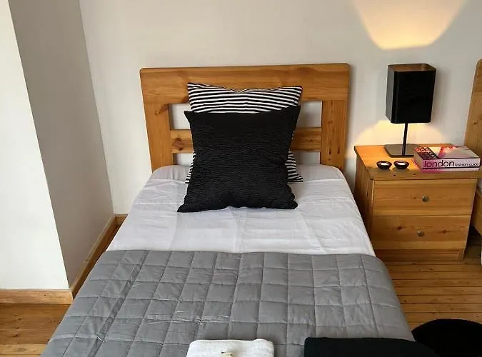 公寓 Aphrodite 2 Bedroom Down Town